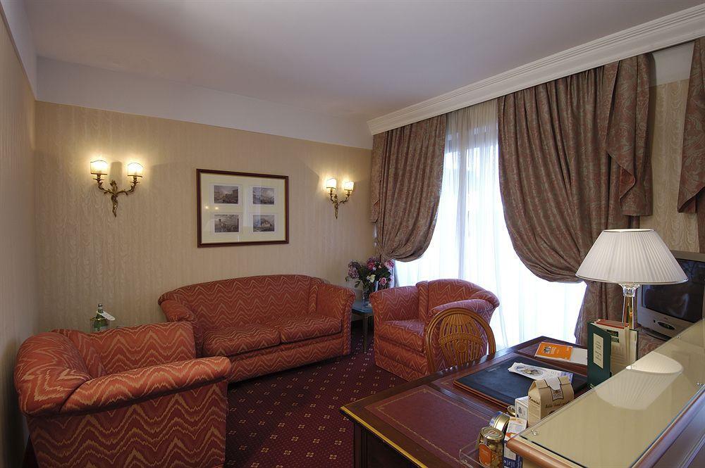 Nh Firenze Hotel Exterior photo